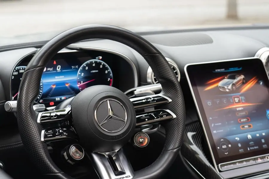 Cockpit eines Mercedes-AMG