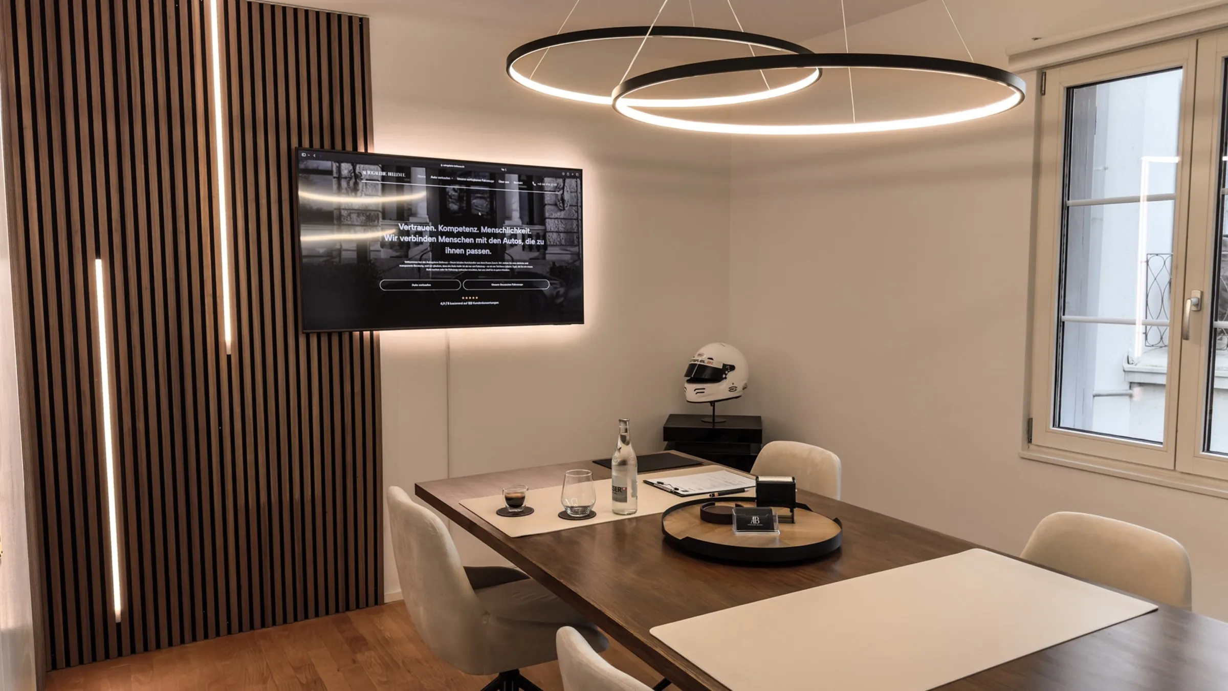 Innenraum der Autogalerie Bellevue in Meilen